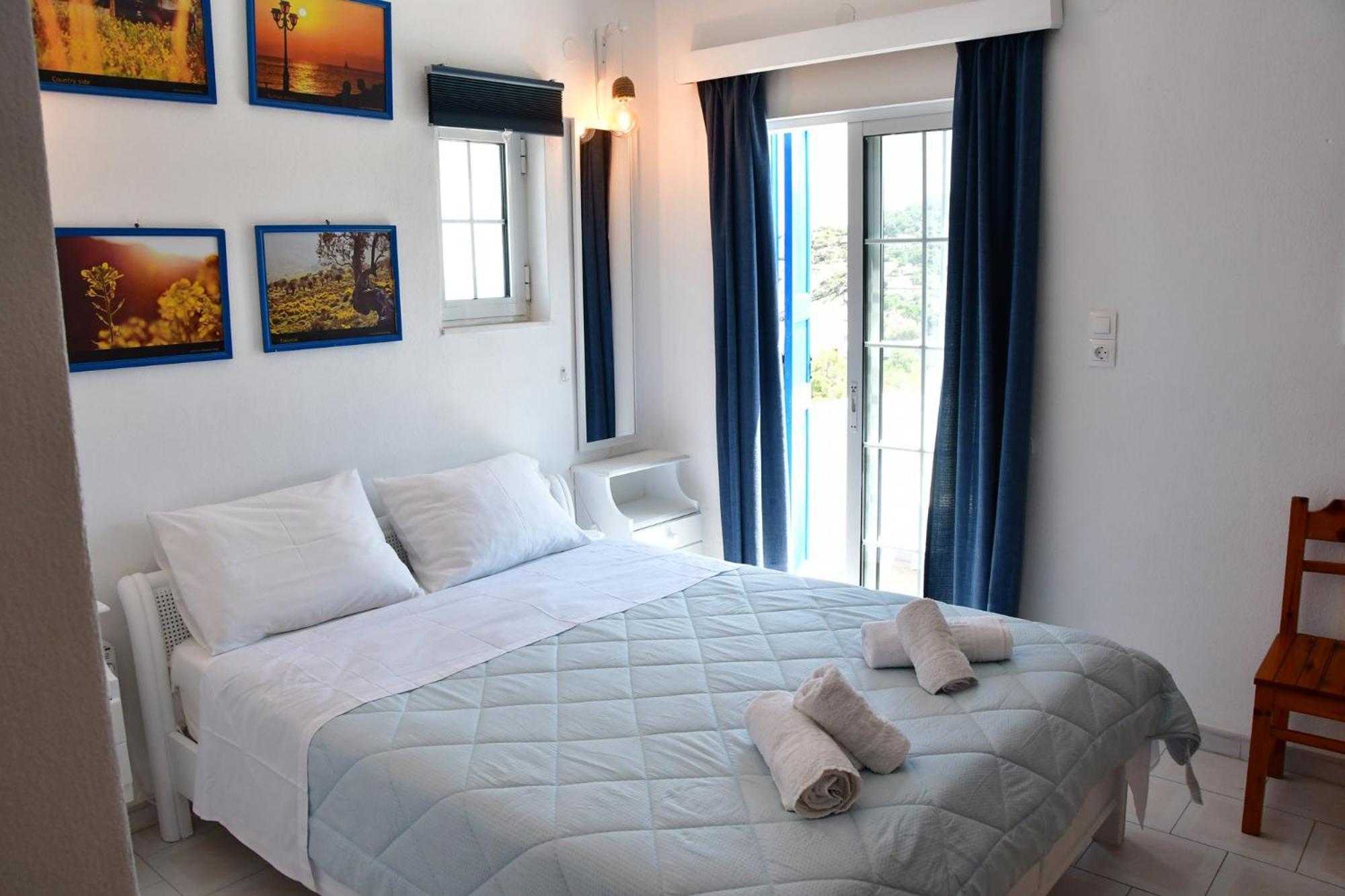 Blue Dolphin Studios And Apartment Vagia  Exterior photo