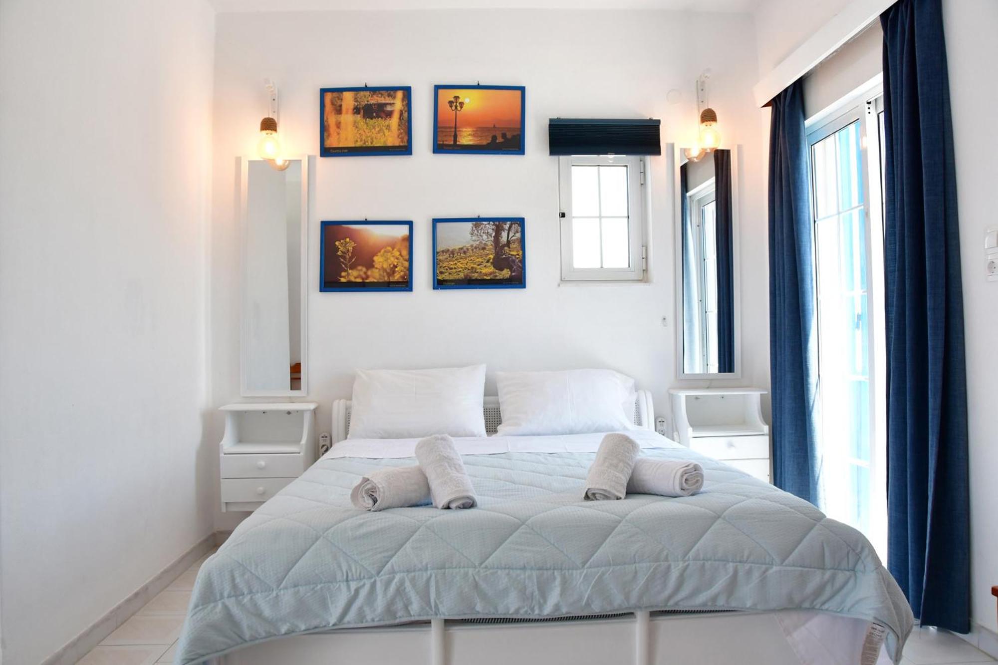 Blue Dolphin Studios And Apartment Vagia  Exterior photo